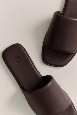 Sandals & Slides><noscript><img width=