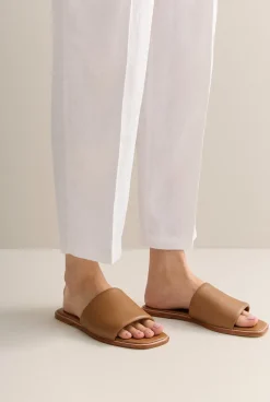 Sandals & Slides><noscript><img width=
