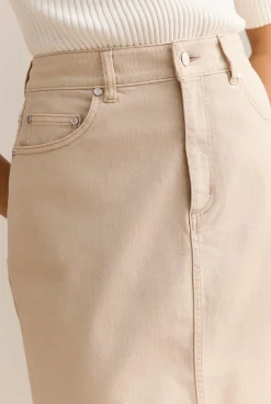 Skirts><noscript><img width=
