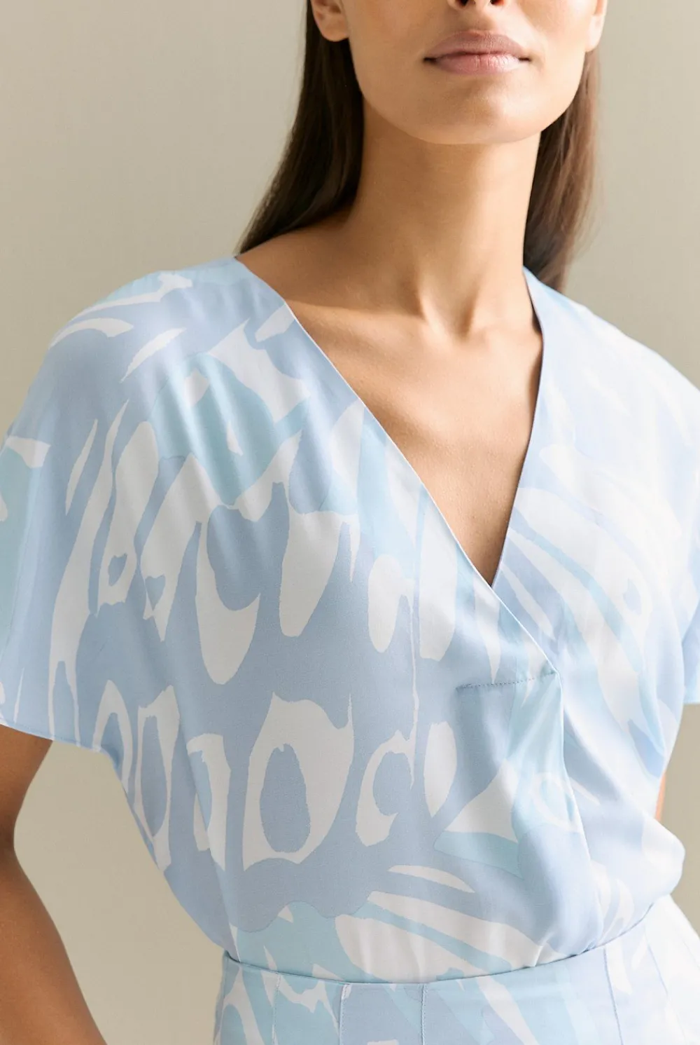 Shirts|T-shirts & Tops>Trenery Draped Twill Butterfly Print V Neck Top Seafoam