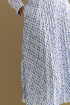 Skirts><noscript><img width=