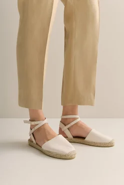 Sandals & Slides><noscript><img width=