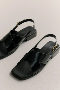 Sandals & Slides><noscript><img width=