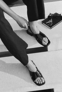 Sandals & Slides><noscript><img width=