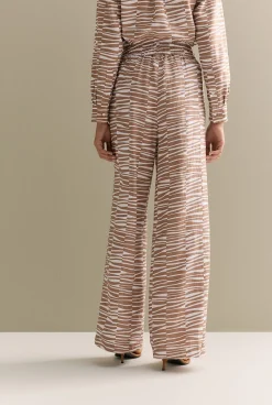Pants><noscript><img width=
