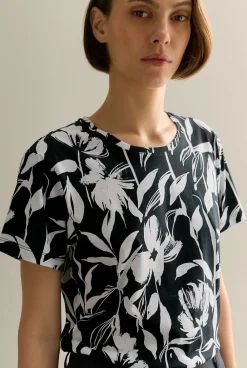 T-shirts & Tops><noscript><img width=