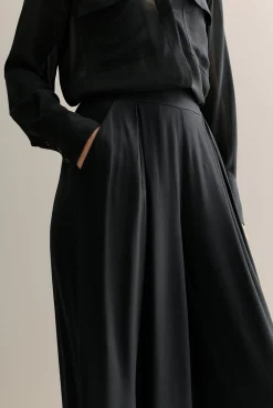 Pants><noscript><img width=
