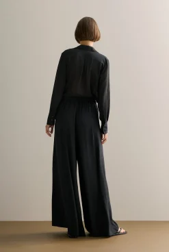 Pants><noscript><img width=