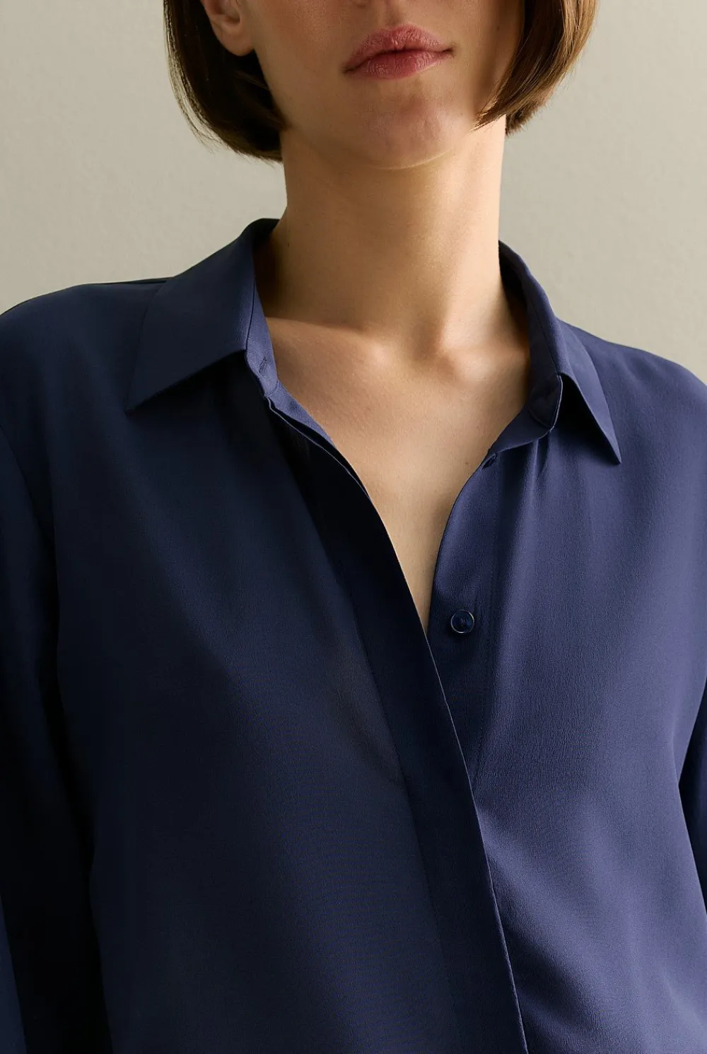 Shirts>Trenery Silk Concealed Placket Shirt Navy